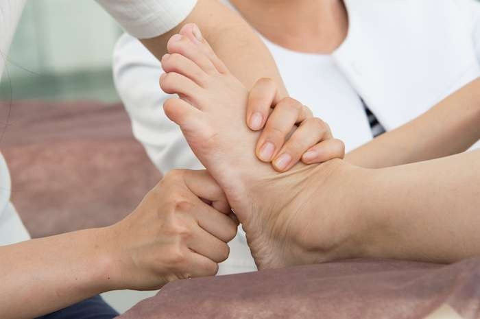 【足つぼ講座】かかとの「ゴリゴリ」の正体は？子宮・卵巣の反射区が教えるサイン